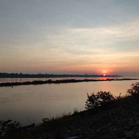 Nawiengkaeriverview Resort Mukdahan Exteriör bild