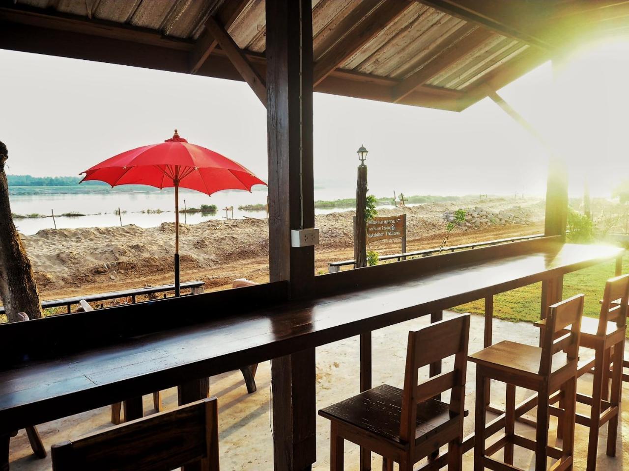 Nawiengkaeriverview Resort Mukdahan Exteriör bild