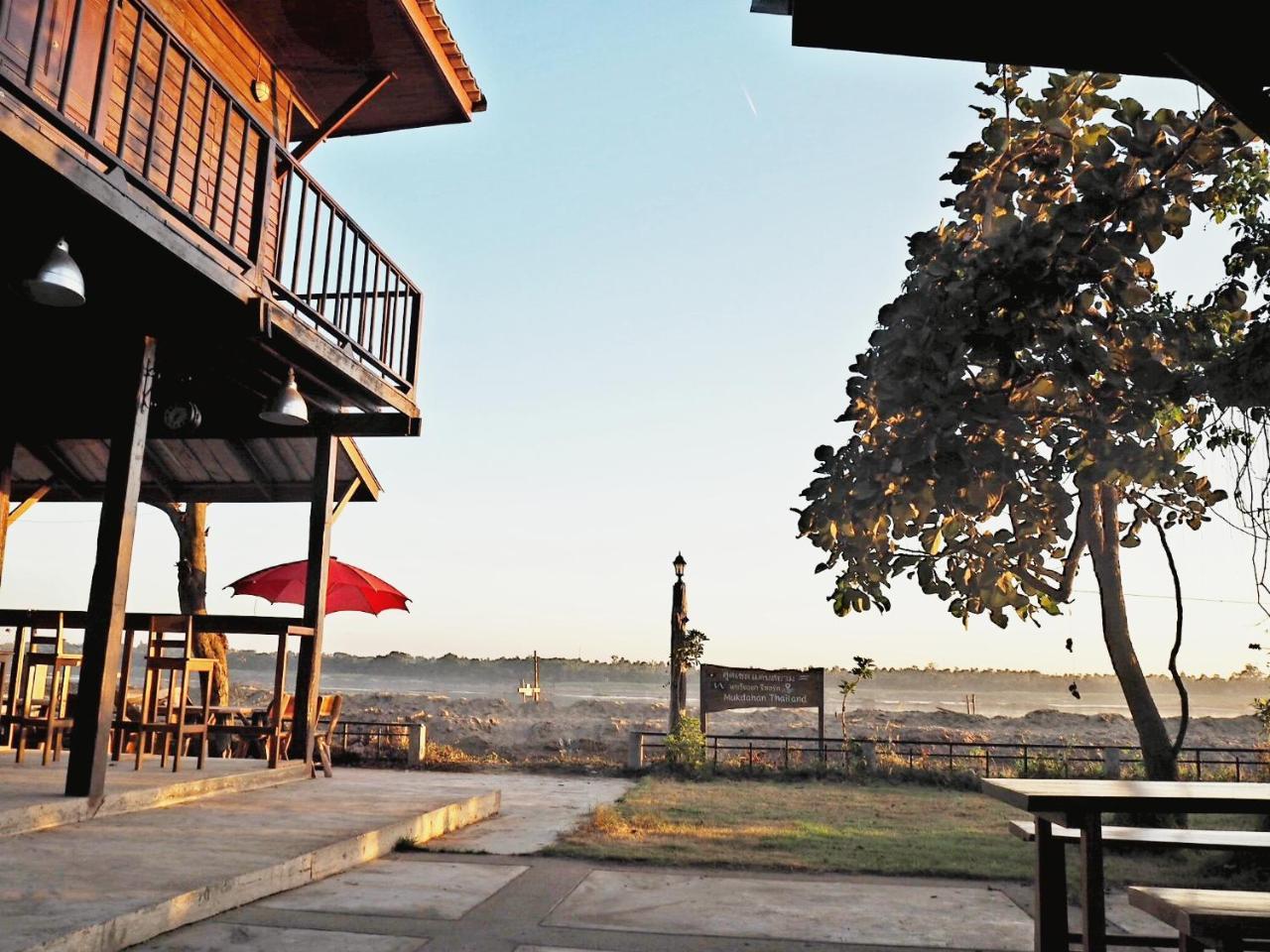 Nawiengkaeriverview Resort Mukdahan Exteriör bild