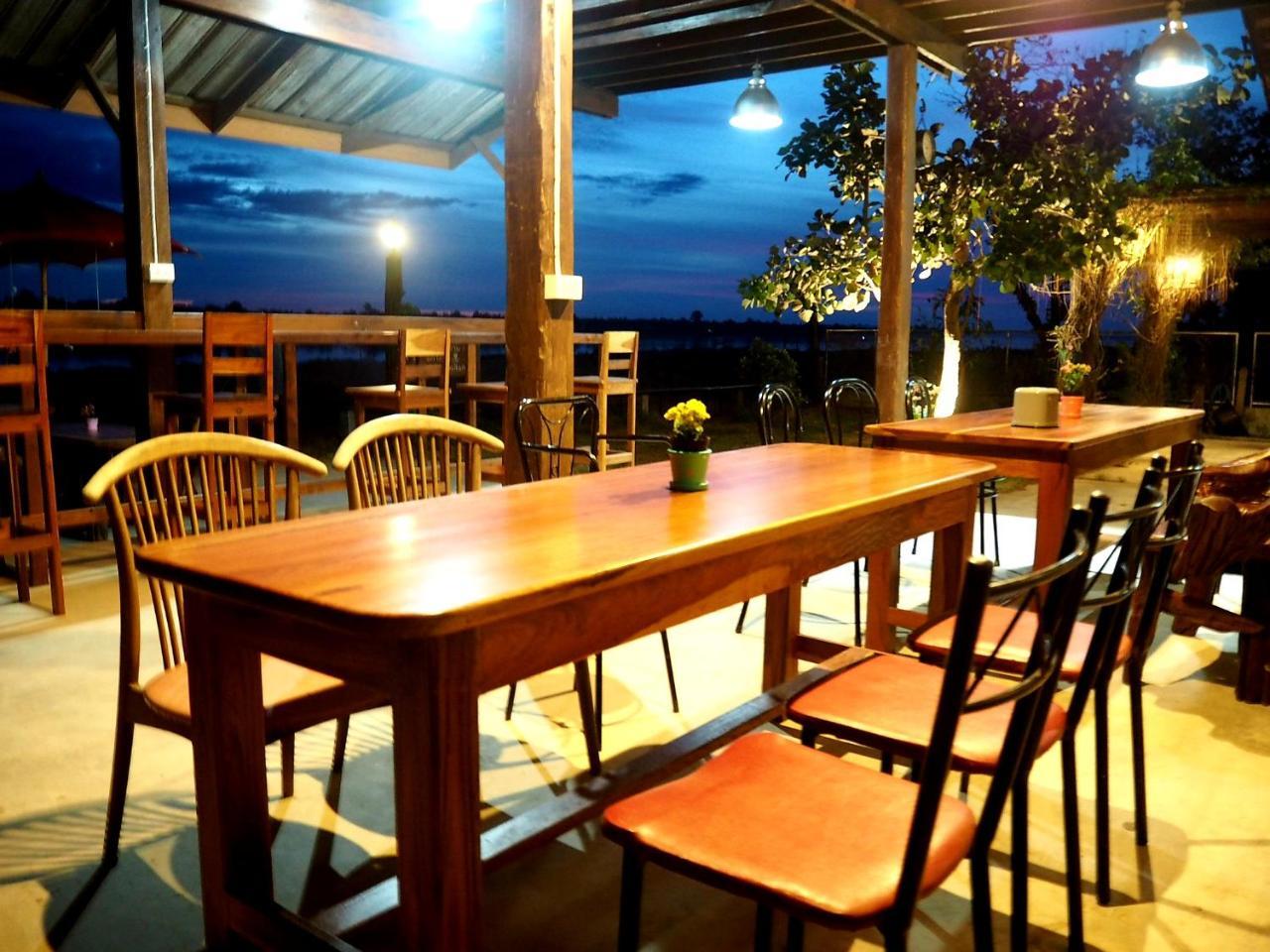 Nawiengkaeriverview Resort Mukdahan Exteriör bild