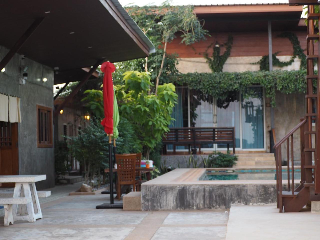 Nawiengkaeriverview Resort Mukdahan Exteriör bild